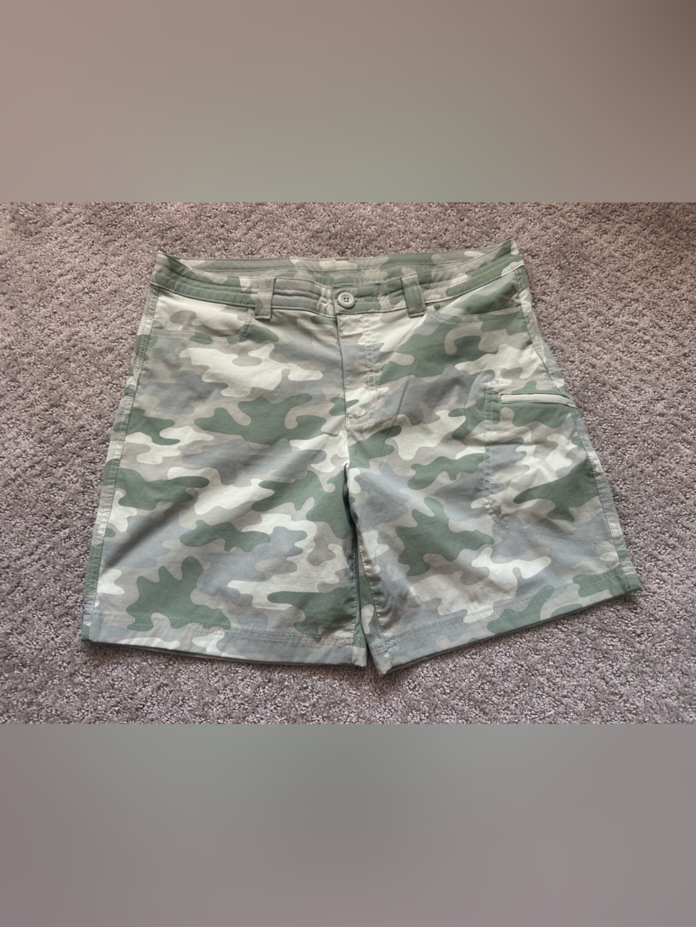Eddie Bauer Rainier Shorts Green Camo 7” - Size 14
